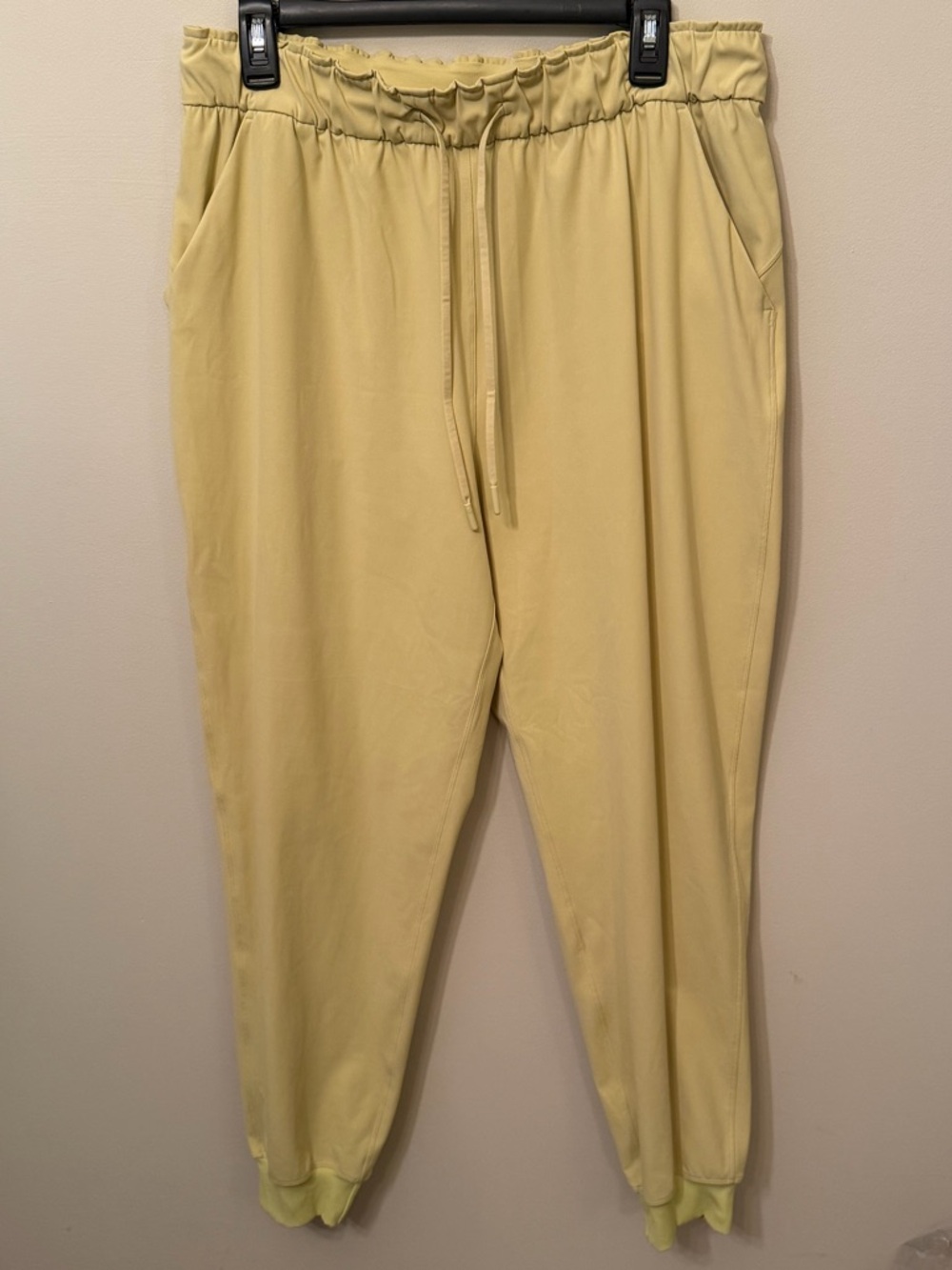 Lululemon Stretch High Rise Jogger In Finch Yellow 28” Inseam size 12